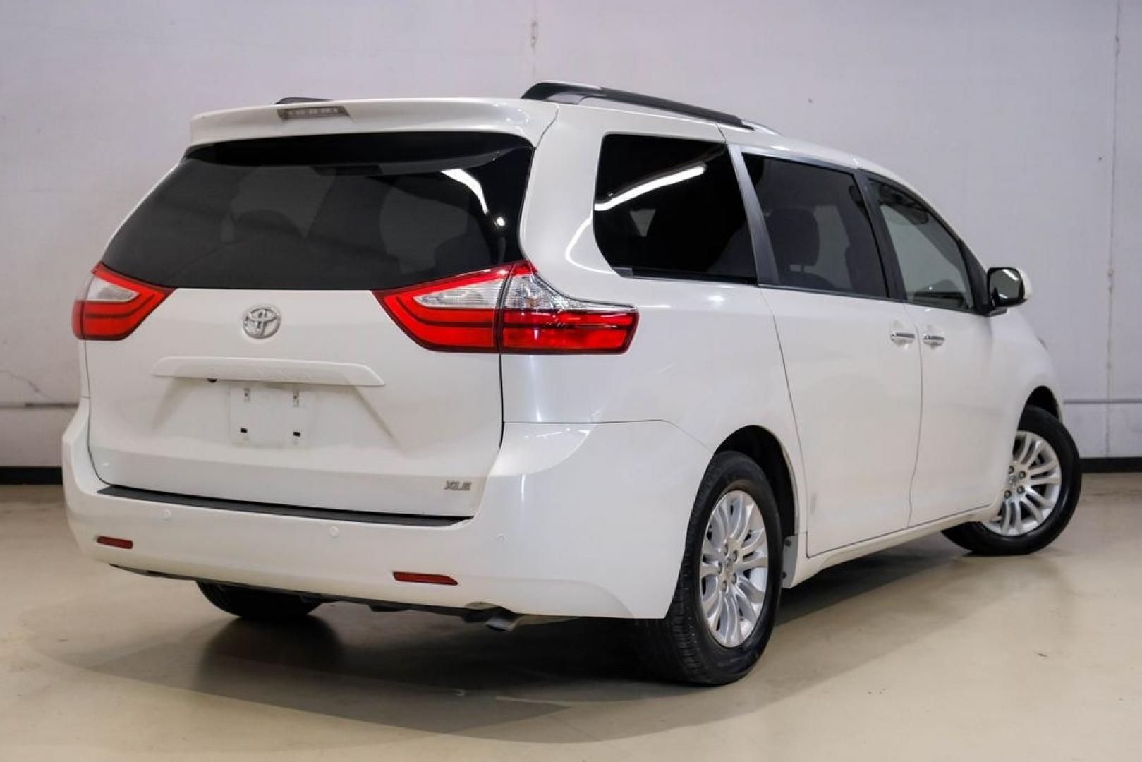 2016 Blizzard Pearl /Bisque Toyota Sienna XLE (5TDYK3DC8GS) with an 3.5L V6 SMPI DOHC engine, Automatic transmission, located at 15300 Midway Rd., Addison, TX, 75001, (972) 702-0011, 32.958321, -96.838074- Photo#9