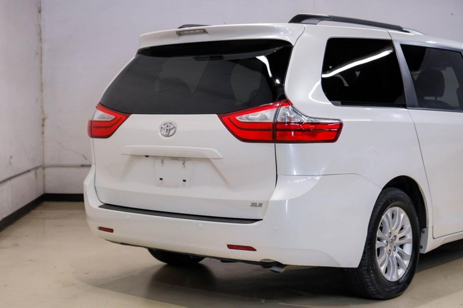 2016 Blizzard Pearl /Bisque Toyota Sienna XLE (5TDYK3DC8GS) with an 3.5L V6 SMPI DOHC engine, Automatic transmission, located at 15300 Midway Rd., Addison, TX, 75001, (972) 702-0011, 32.958321, -96.838074- Photo#10