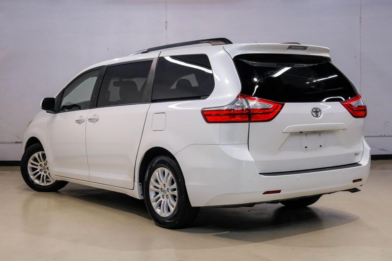 2016 Blizzard Pearl /Bisque Toyota Sienna XLE (5TDYK3DC8GS) with an 3.5L V6 SMPI DOHC engine, Automatic transmission, located at 15300 Midway Rd., Addison, TX, 75001, (972) 702-0011, 32.958321, -96.838074- Photo#13