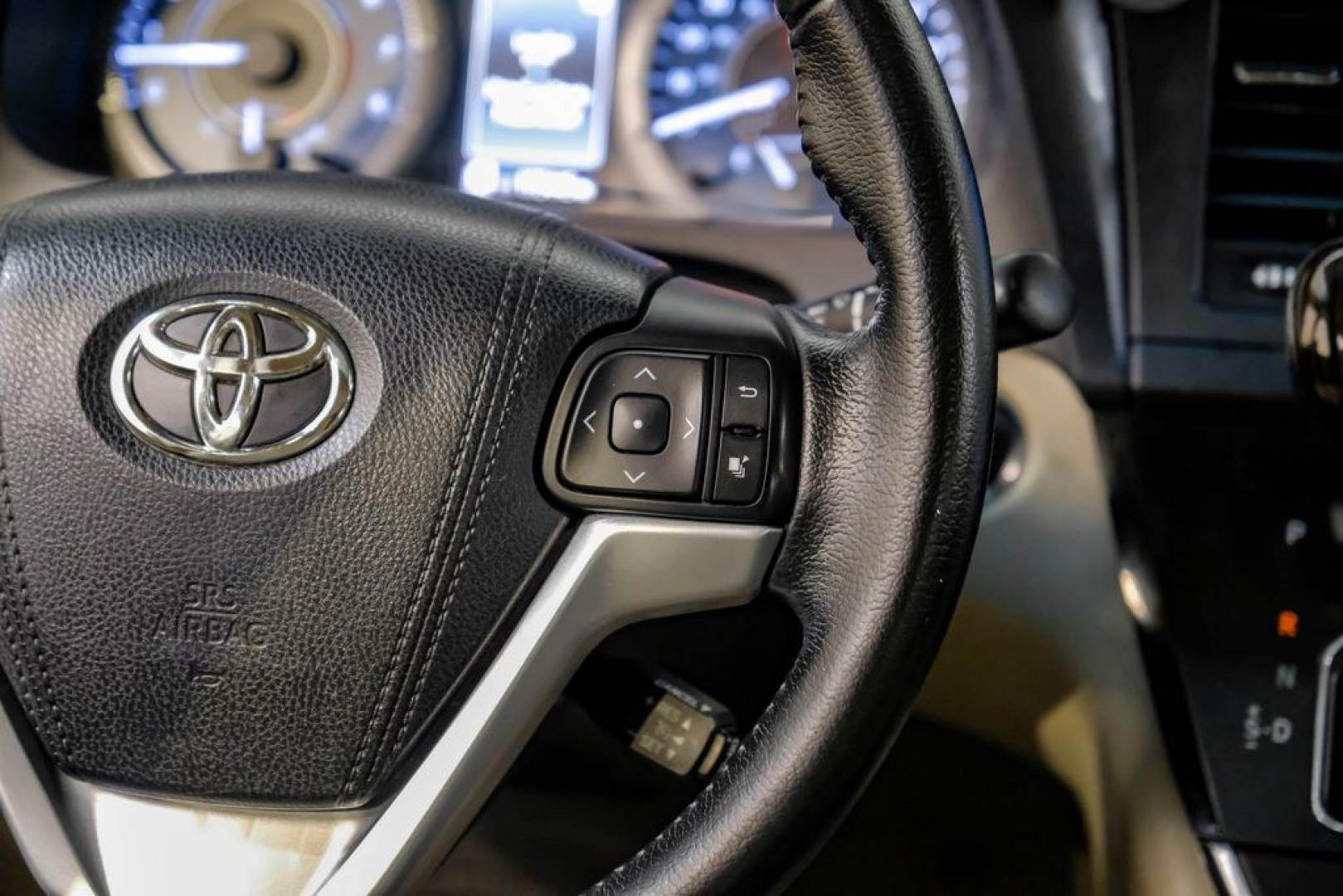 2016 Blizzard Pearl /Bisque Toyota Sienna XLE (5TDYK3DC8GS) with an 3.5L V6 SMPI DOHC engine, Automatic transmission, located at 15300 Midway Rd., Addison, TX, 75001, (972) 702-0011, 32.958321, -96.838074- Photo#23