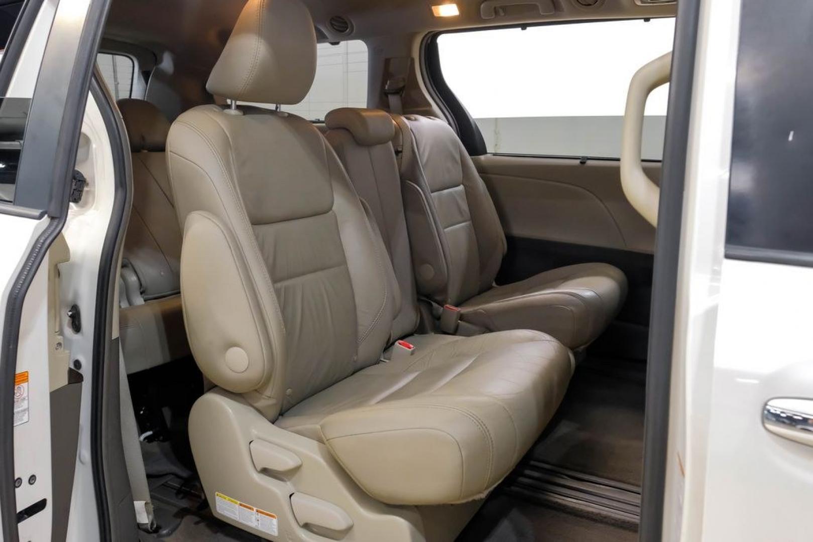 2016 Blizzard Pearl /Bisque Toyota Sienna XLE (5TDYK3DC8GS) with an 3.5L V6 SMPI DOHC engine, Automatic transmission, located at 15300 Midway Rd., Addison, TX, 75001, (972) 702-0011, 32.958321, -96.838074- Photo#43