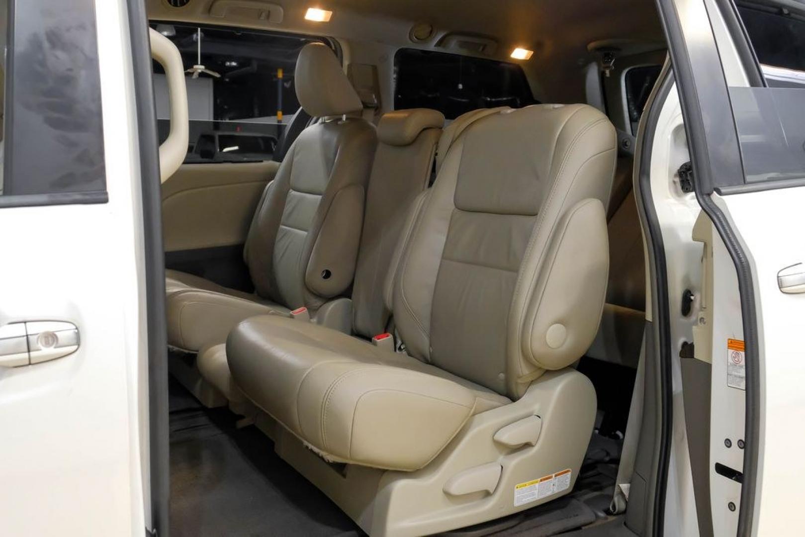 2016 Blizzard Pearl /Bisque Toyota Sienna XLE (5TDYK3DC8GS) with an 3.5L V6 SMPI DOHC engine, Automatic transmission, located at 15300 Midway Rd., Addison, TX, 75001, (972) 702-0011, 32.958321, -96.838074- Photo#47