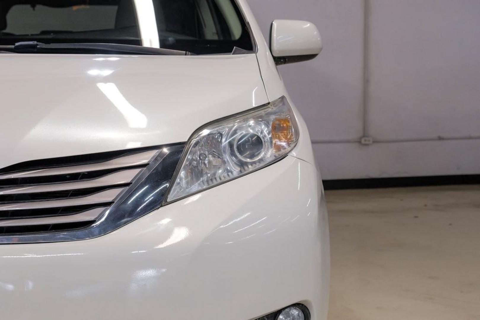 2016 Blizzard Pearl /Bisque Toyota Sienna XLE (5TDYK3DC8GS) with an 3.5L V6 SMPI DOHC engine, Automatic transmission, located at 15300 Midway Rd., Addison, TX, 75001, (972) 702-0011, 32.958321, -96.838074- Photo#52