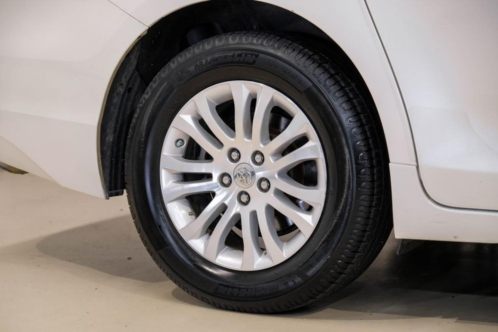 2016 Blizzard Pearl /Bisque Toyota Sienna XLE (5TDYK3DC8GS) with an 3.5L V6 SMPI DOHC engine, Automatic transmission, located at 15300 Midway Rd., Addison, TX, 75001, (972) 702-0011, 32.958321, -96.838074- Photo#59