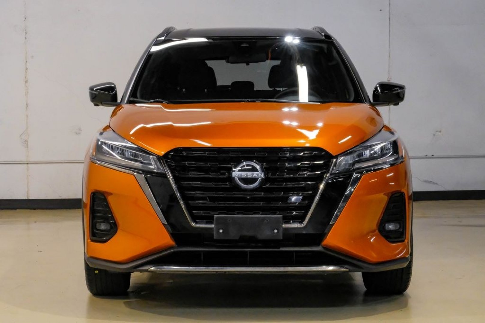 2023 Orange Metallic /Charcoal Nissan Kicks SR (3N1CP5DVXPL) with an 1.6L 4-Cylinder DOHC 16V engine, CVT transmission, located at 15300 Midway Rd., Addison, TX, 75001, (972) 702-0011, 32.958321, -96.838074- Photo#6