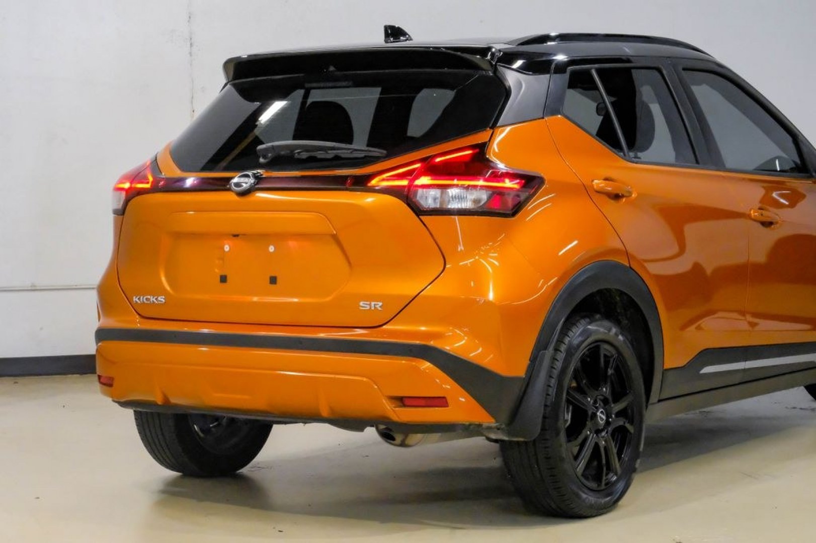 2023 Orange Metallic /Charcoal Nissan Kicks SR (3N1CP5DVXPL) with an 1.6L 4-Cylinder DOHC 16V engine, CVT transmission, located at 15300 Midway Rd., Addison, TX, 75001, (972) 702-0011, 32.958321, -96.838074- Photo#10