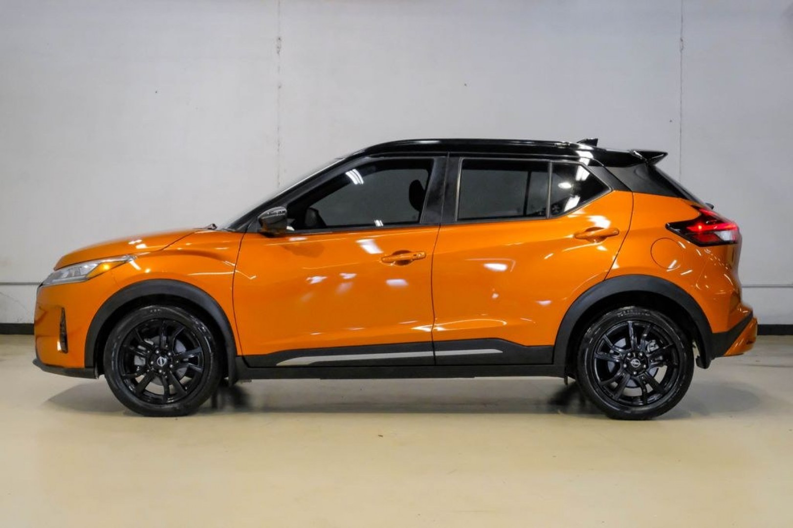 2023 Orange Metallic /Charcoal Nissan Kicks SR (3N1CP5DVXPL) with an 1.6L 4-Cylinder DOHC 16V engine, CVT transmission, located at 15300 Midway Rd., Addison, TX, 75001, (972) 702-0011, 32.958321, -96.838074- Photo#14