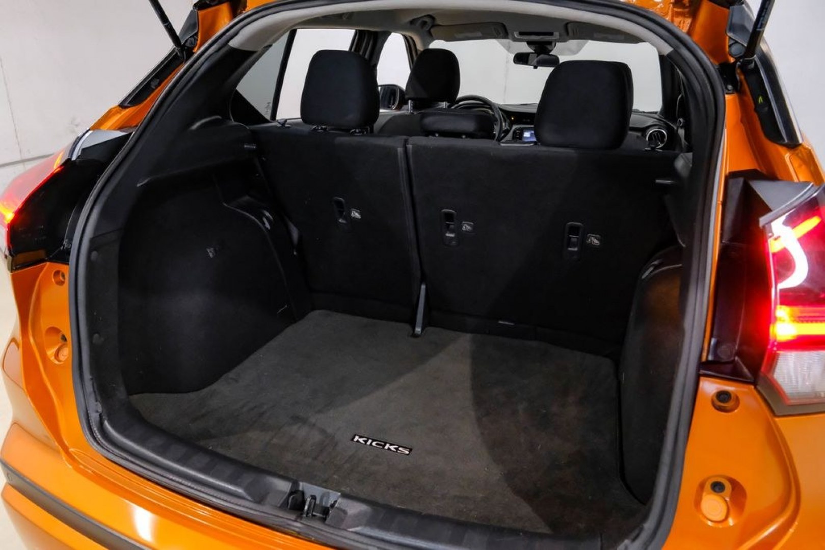 2023 Orange Metallic /Charcoal Nissan Kicks SR (3N1CP5DVXPL) with an 1.6L 4-Cylinder DOHC 16V engine, CVT transmission, located at 15300 Midway Rd., Addison, TX, 75001, (972) 702-0011, 32.958321, -96.838074- Photo#66