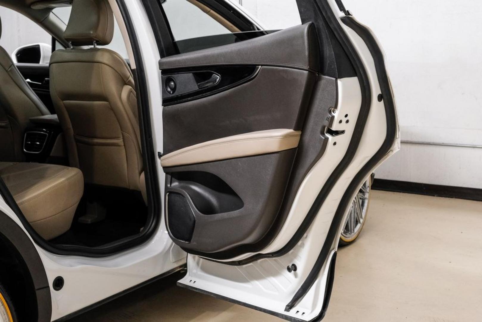 2021 White /Sandstone Lincoln Nautilus Reserve (2LMPJ6K98MB) with an 2.0L Turbocharged engine, Automatic transmission, located at 15300 Midway Rd., Addison, TX, 75001, (972) 702-0011, 32.958321, -96.838074- Photo#57