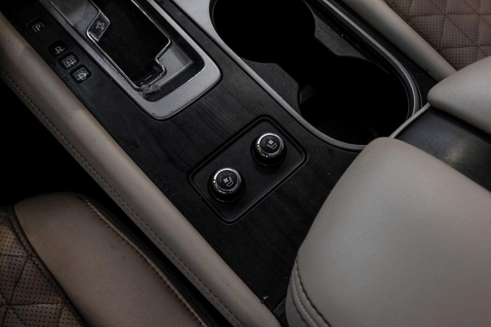 2021 Pearl White /Cashmere Nissan Murano Platinum (5N1AZ2DJ7MC) with an 3.5L V6 DOHC 24V engine, CVT transmission, located at 15300 Midway Rd., Addison, TX, 75001, (972) 702-0011, 32.958321, -96.838074- Photo#33
