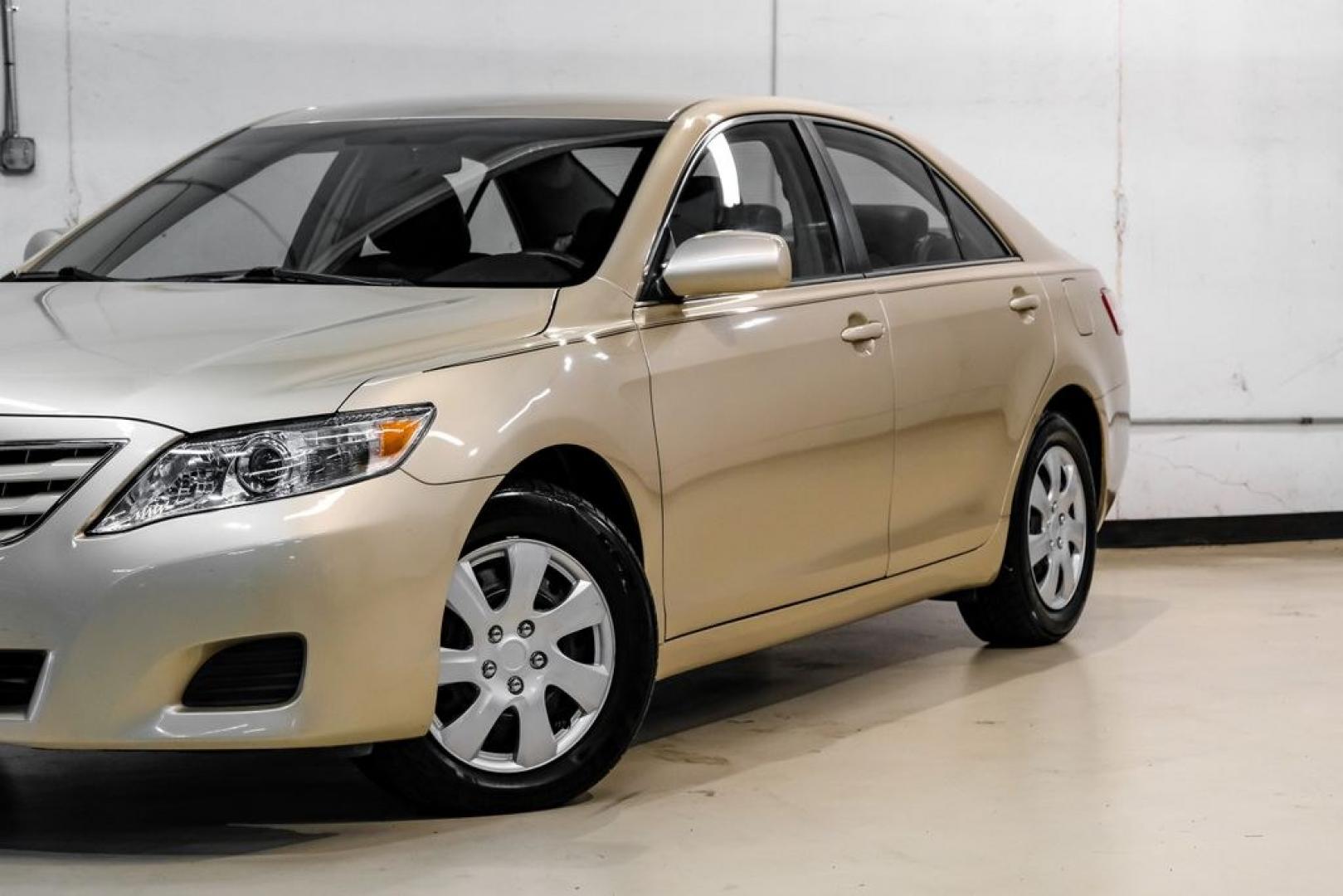 2011 Sandy Beach Metallic /Bisque Toyota Camry LE (4T1BF3EK8BU) with an 2.5L I4 SMPI DOHC engine, Automatic transmission, located at 15300 Midway Rd., Addison, TX, 75001, (972) 702-0011, 32.958321, -96.838074- Photo#5