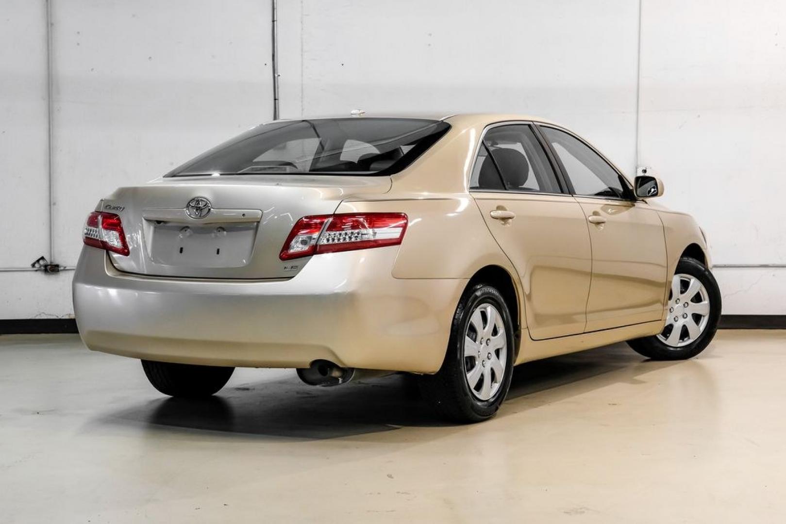 2011 Sandy Beach Metallic /Bisque Toyota Camry LE (4T1BF3EK8BU) with an 2.5L I4 SMPI DOHC engine, Automatic transmission, located at 15300 Midway Rd., Addison, TX, 75001, (972) 702-0011, 32.958321, -96.838074- Photo#9