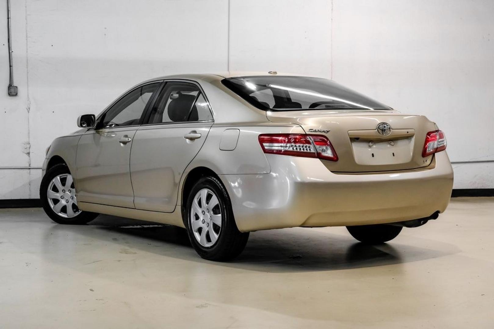 2011 Sandy Beach Metallic /Bisque Toyota Camry LE (4T1BF3EK8BU) with an 2.5L I4 SMPI DOHC engine, Automatic transmission, located at 15300 Midway Rd., Addison, TX, 75001, (972) 702-0011, 32.958321, -96.838074- Photo#13