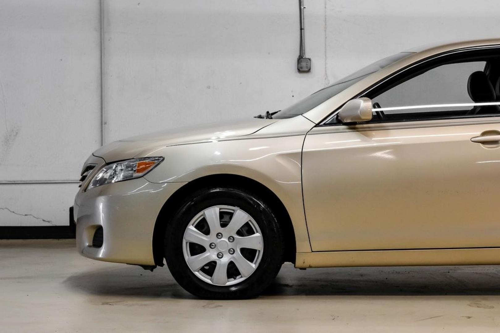 2011 Sandy Beach Metallic /Bisque Toyota Camry LE (4T1BF3EK8BU) with an 2.5L I4 SMPI DOHC engine, Automatic transmission, located at 15300 Midway Rd., Addison, TX, 75001, (972) 702-0011, 32.958321, -96.838074- Photo#15