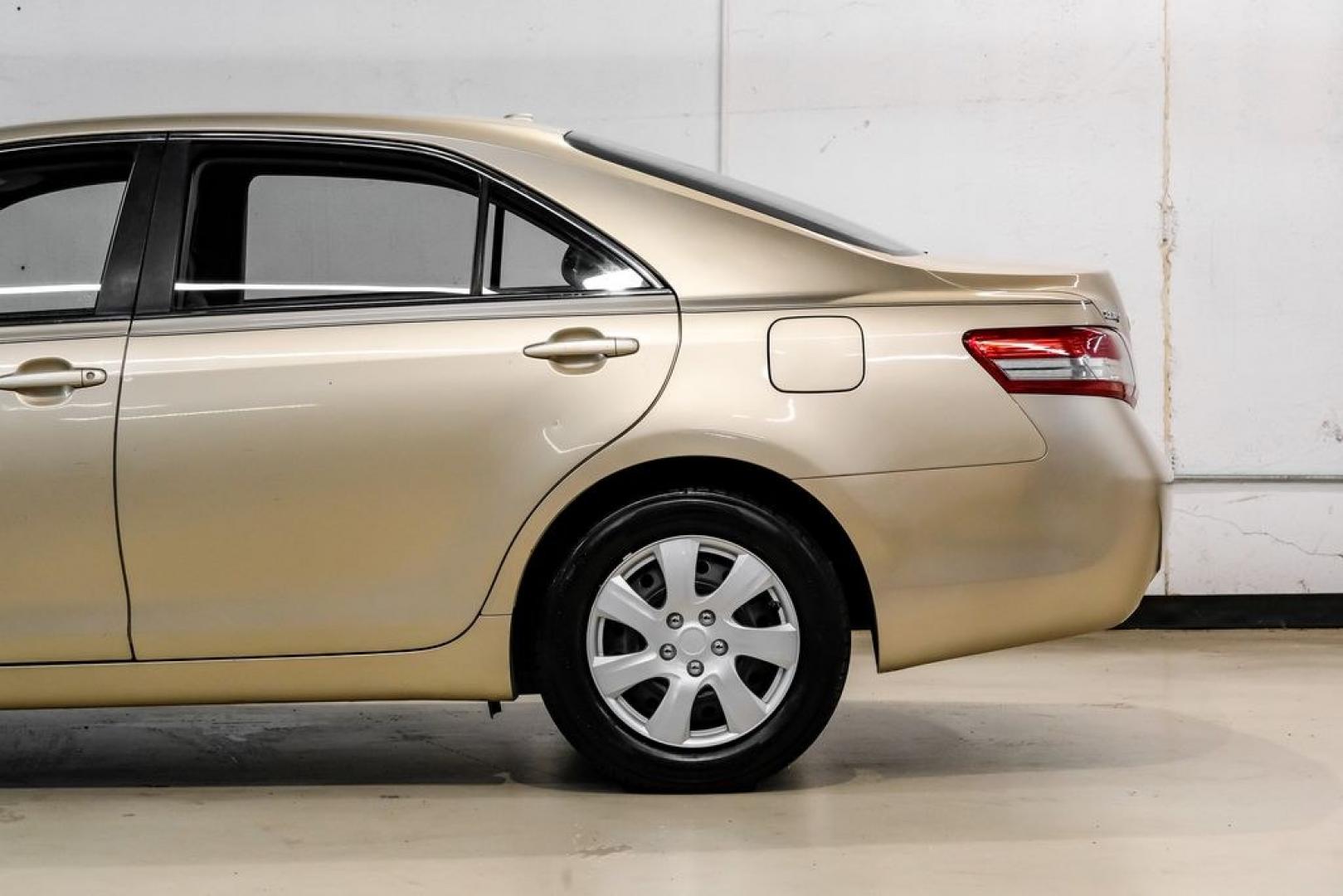 2011 Sandy Beach Metallic /Bisque Toyota Camry LE (4T1BF3EK8BU) with an 2.5L I4 SMPI DOHC engine, Automatic transmission, located at 15300 Midway Rd., Addison, TX, 75001, (972) 702-0011, 32.958321, -96.838074- Photo#16