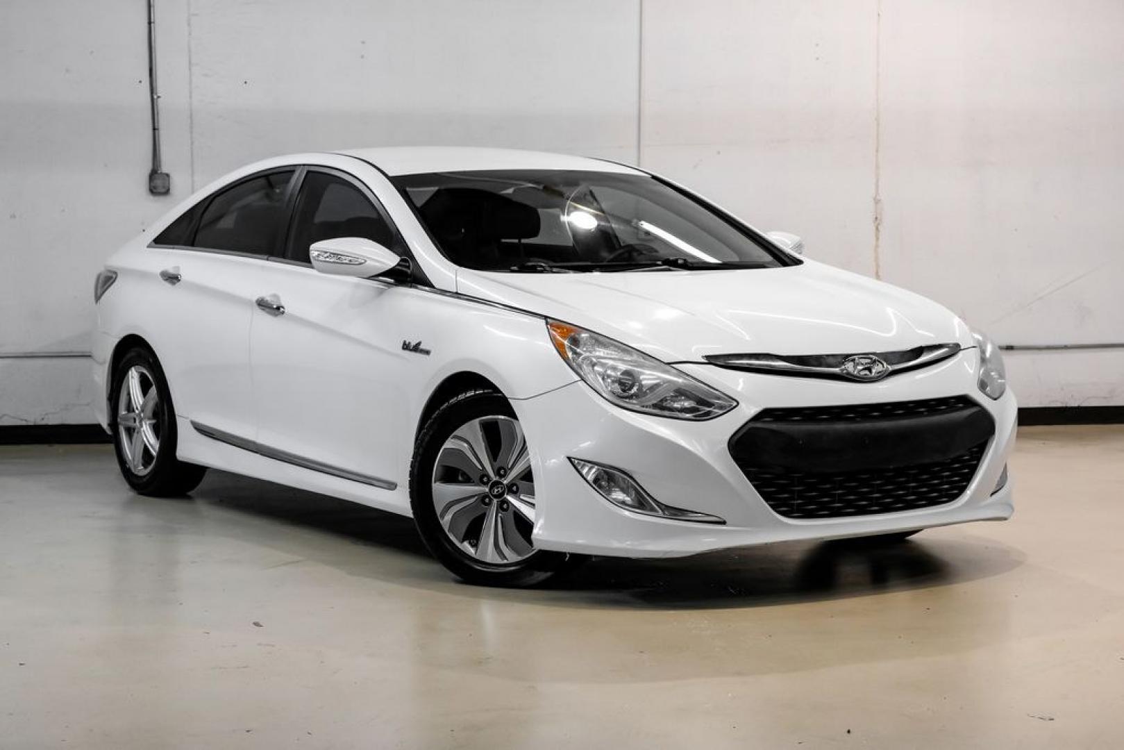2014 Diamond White Pearl /Camel Hyundai Sonata Hybrid Limited (KMHEC4A41EA) with an 2.4L 4-Cylinder Atkinson-Cycle Hybrid engine, Automatic transmission, located at 15300 Midway Rd., Addison, TX, 75001, (972) 702-0011, 32.958321, -96.838074- Photo#7