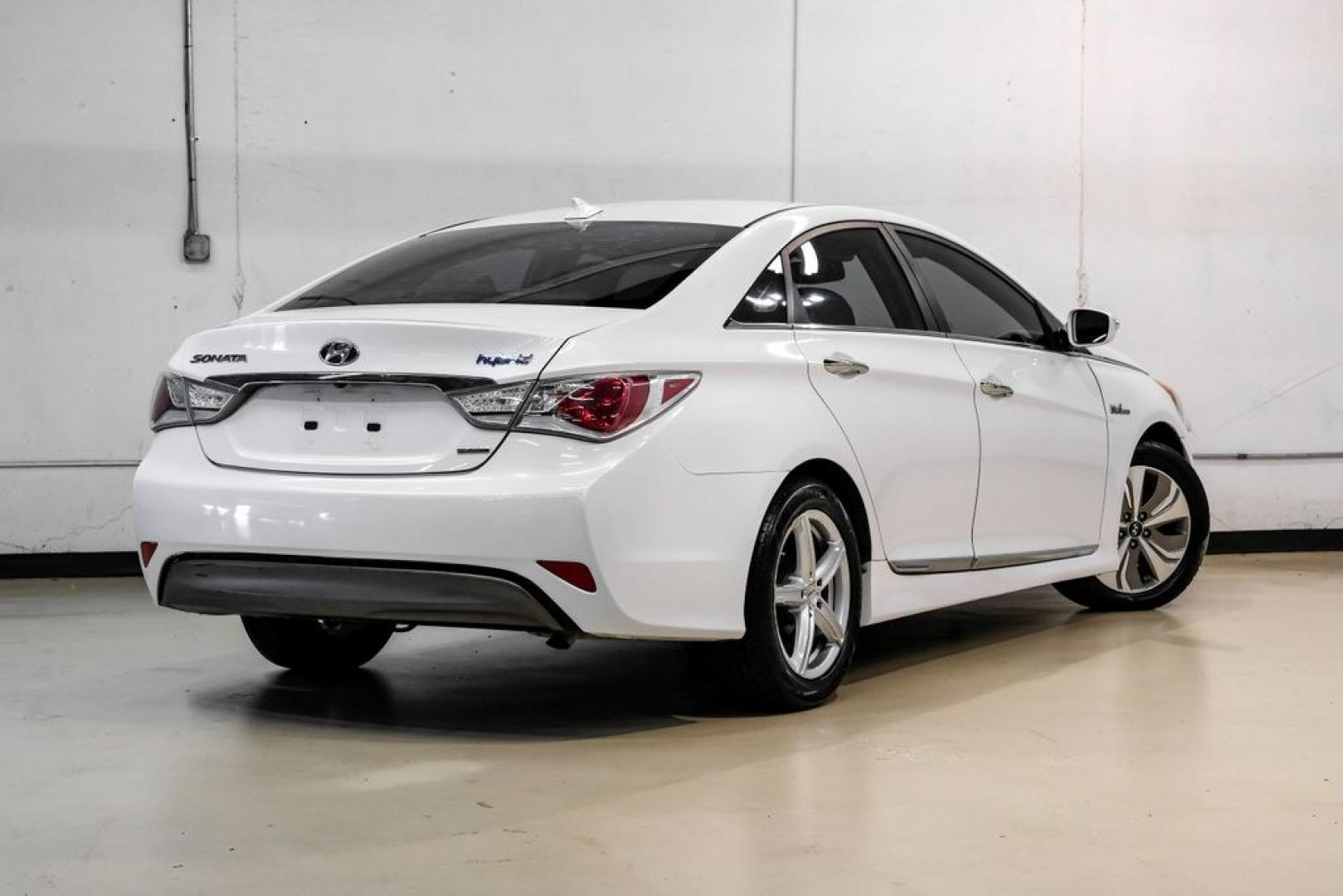 2014 Diamond White Pearl /Camel Hyundai Sonata Hybrid Limited (KMHEC4A41EA) with an 2.4L 4-Cylinder Atkinson-Cycle Hybrid engine, Automatic transmission, located at 15300 Midway Rd., Addison, TX, 75001, (972) 702-0011, 32.958321, -96.838074- Photo#9