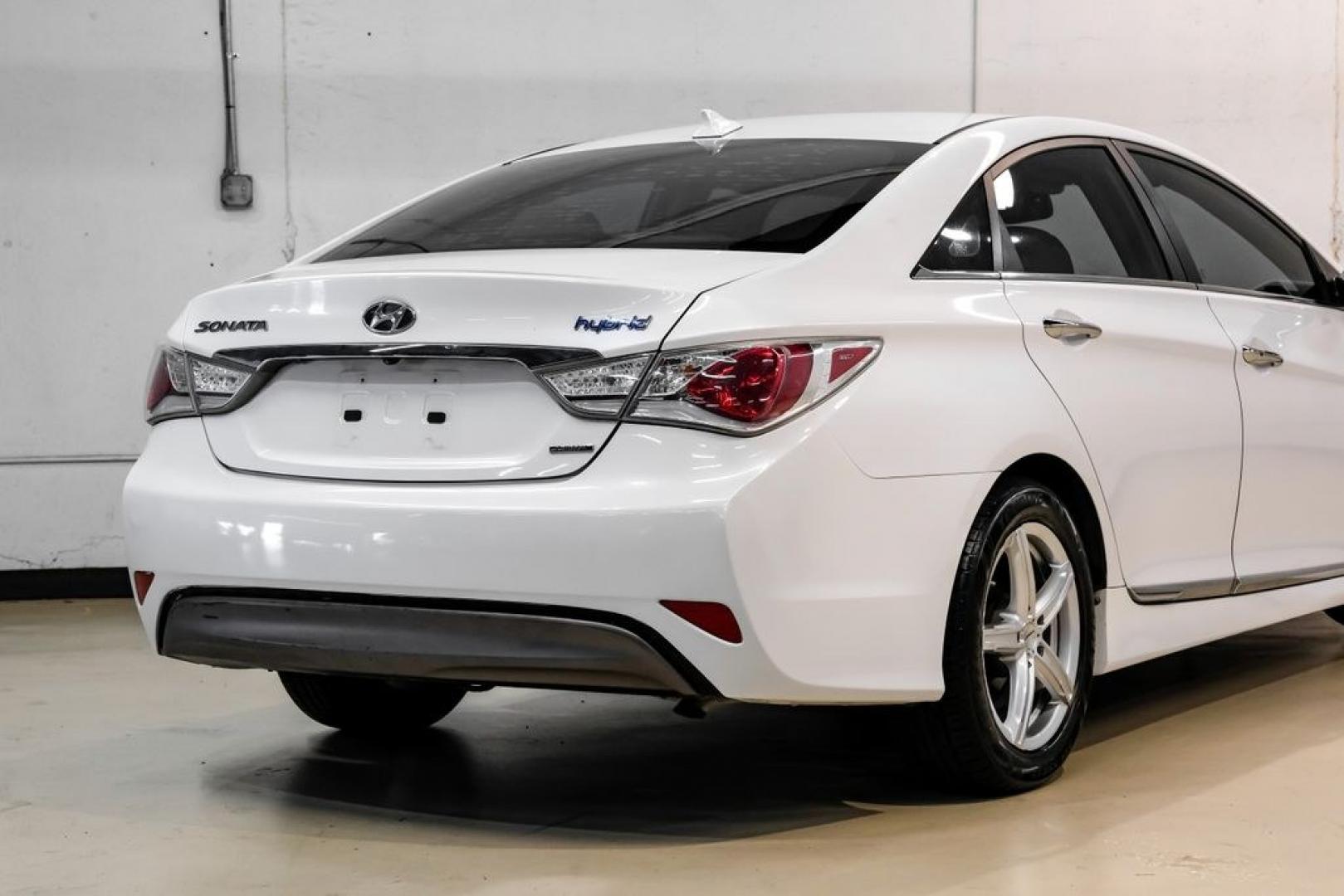 2014 Diamond White Pearl /Camel Hyundai Sonata Hybrid Limited (KMHEC4A41EA) with an 2.4L 4-Cylinder Atkinson-Cycle Hybrid engine, Automatic transmission, located at 15300 Midway Rd., Addison, TX, 75001, (972) 702-0011, 32.958321, -96.838074- Photo#10