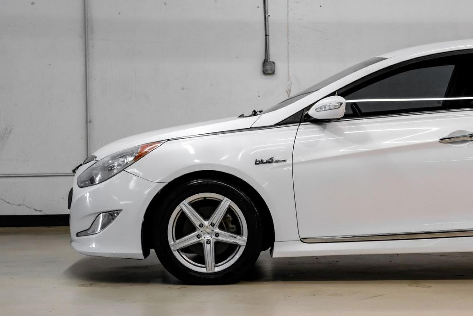 2014 Diamond White Pearl /Camel Hyundai Sonata Hybrid Limited (KMHEC4A41EA) with an 2.4L 4-Cylinder Atkinson-Cycle Hybrid engine, Automatic transmission, located at 15300 Midway Rd., Addison, TX, 75001, (972) 702-0011, 32.958321, -96.838074- Photo#15