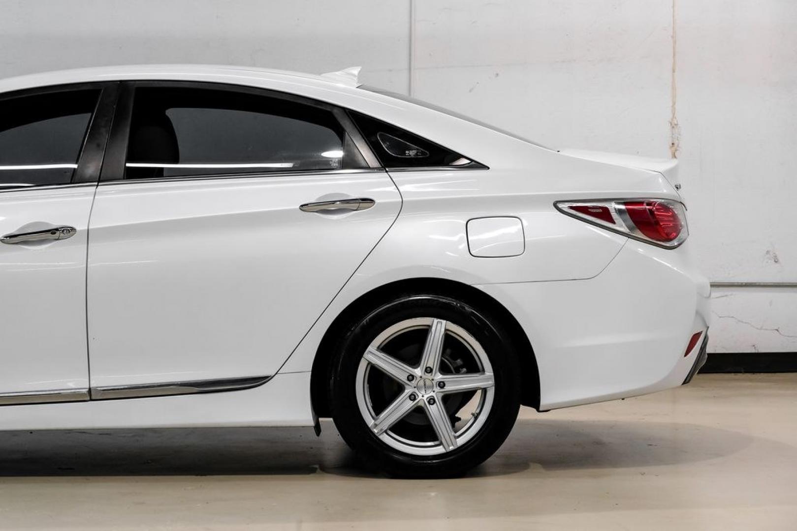 2014 Diamond White Pearl /Camel Hyundai Sonata Hybrid Limited (KMHEC4A41EA) with an 2.4L 4-Cylinder Atkinson-Cycle Hybrid engine, Automatic transmission, located at 15300 Midway Rd., Addison, TX, 75001, (972) 702-0011, 32.958321, -96.838074- Photo#16