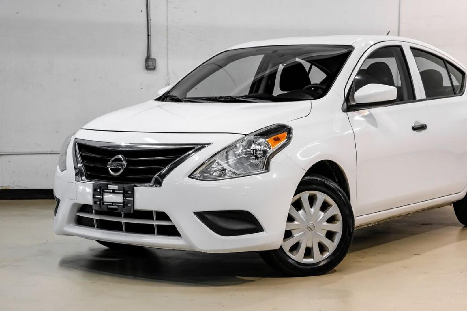 2018 Fresh Powder /Charcoal Nissan Versa 1.6 S Plus (3N1CN7AP8JL) with an 1.6L 4-Cylinder DOHC 16V engine, CVT transmission, located at 15300 Midway Rd., Addison, TX, 75001, (972) 702-0011, 32.958321, -96.838074- Photo#4