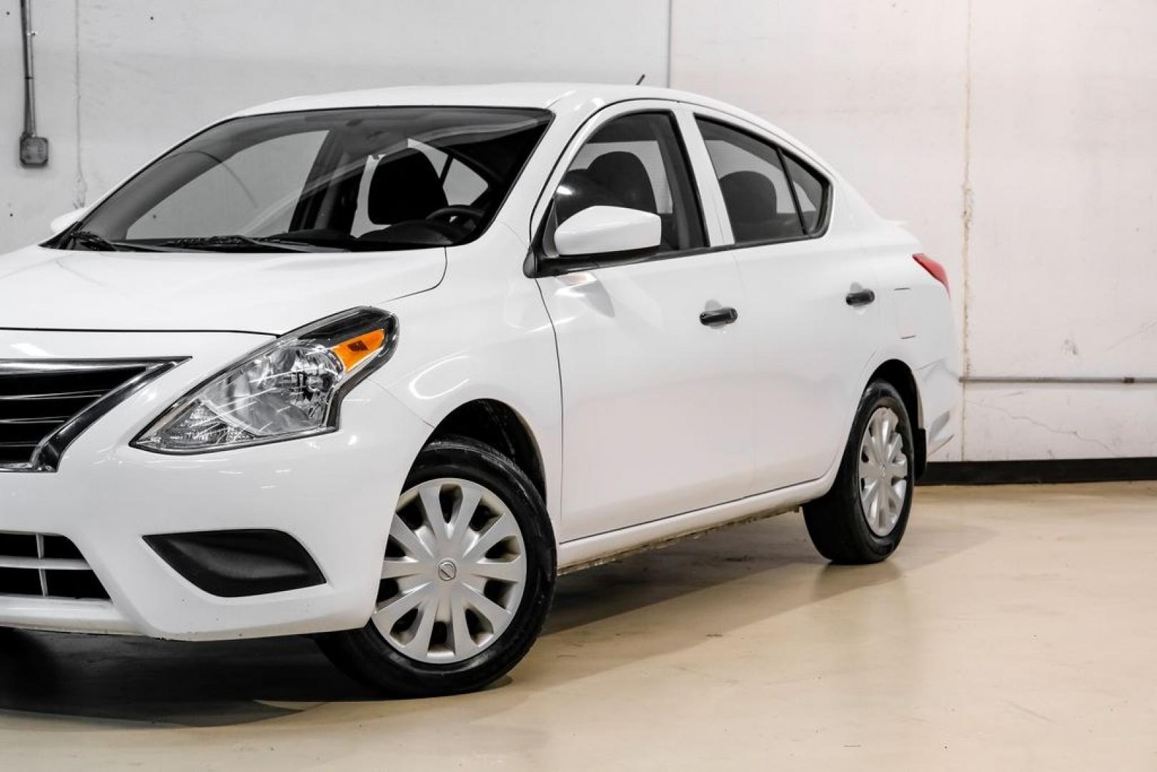 2018 Fresh Powder /Charcoal Nissan Versa 1.6 S Plus (3N1CN7AP8JL) with an 1.6L 4-Cylinder DOHC 16V engine, CVT transmission, located at 15300 Midway Rd., Addison, TX, 75001, (972) 702-0011, 32.958321, -96.838074- Photo#5