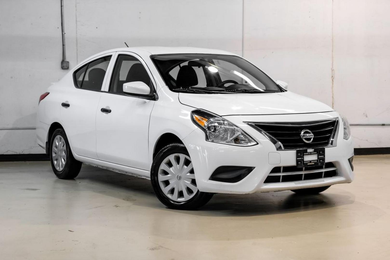 2018 Fresh Powder /Charcoal Nissan Versa 1.6 S Plus (3N1CN7AP8JL) with an 1.6L 4-Cylinder DOHC 16V engine, CVT transmission, located at 15300 Midway Rd., Addison, TX, 75001, (972) 702-0011, 32.958321, -96.838074- Photo#7