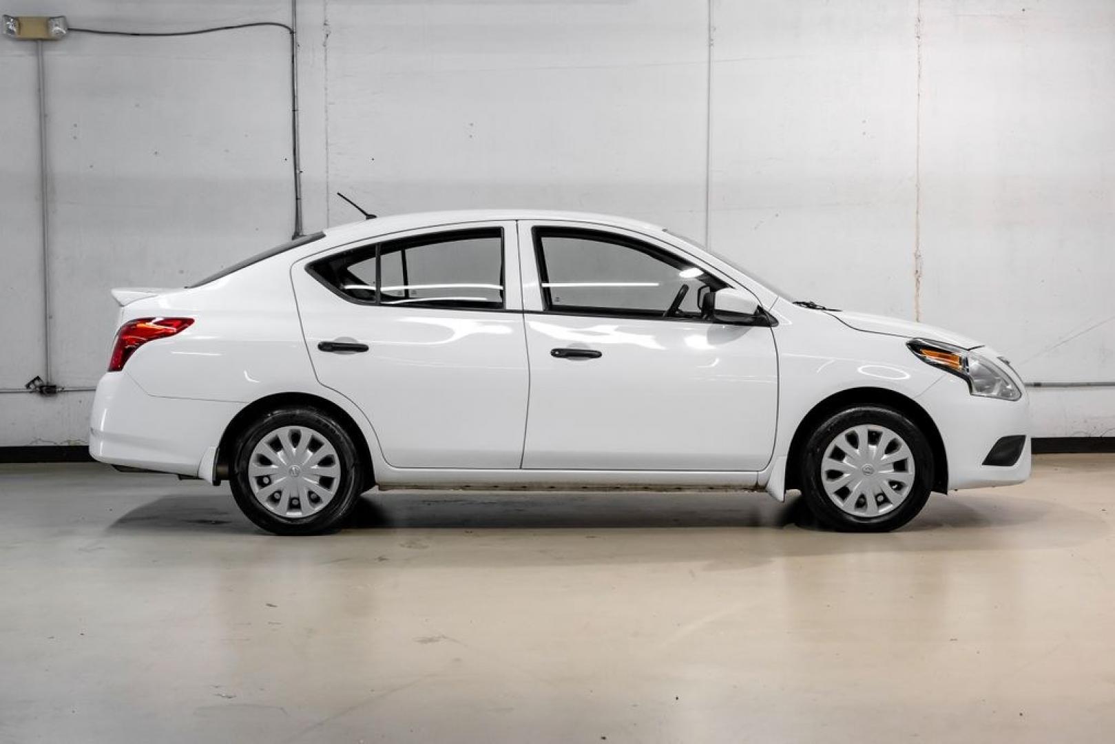 2018 Fresh Powder /Charcoal Nissan Versa 1.6 S Plus (3N1CN7AP8JL) with an 1.6L 4-Cylinder DOHC 16V engine, CVT transmission, located at 15300 Midway Rd., Addison, TX, 75001, (972) 702-0011, 32.958321, -96.838074- Photo#8