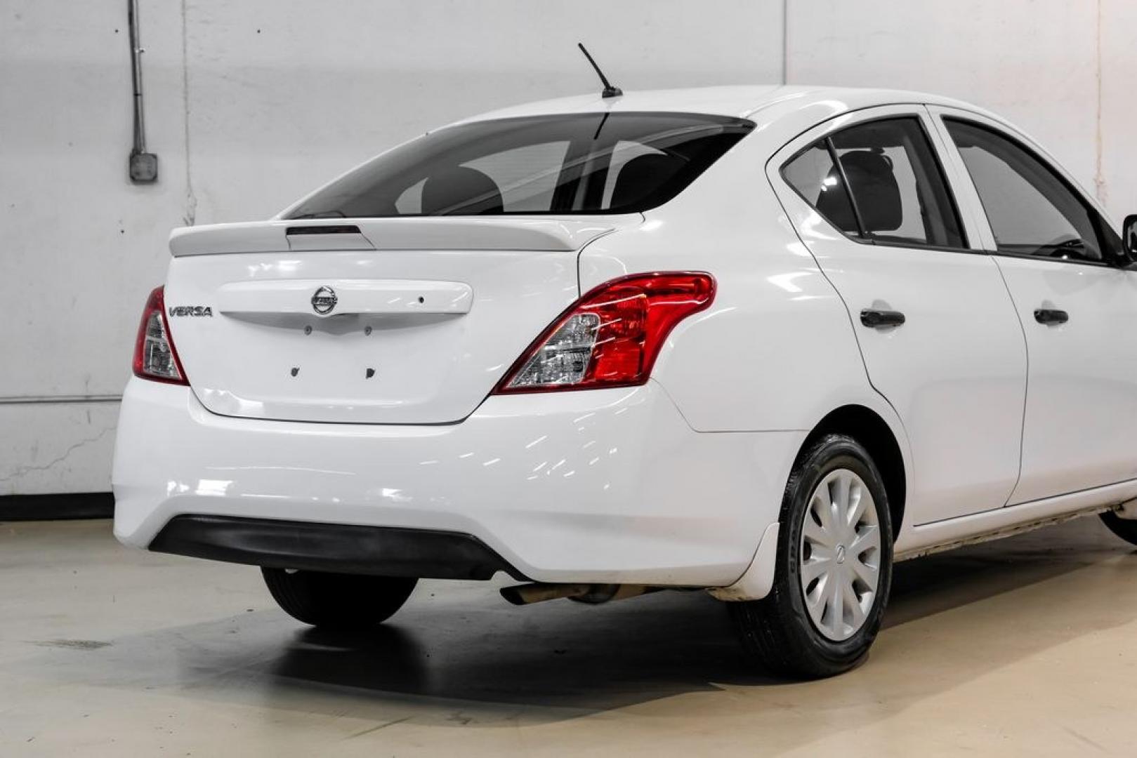 2018 Fresh Powder /Charcoal Nissan Versa 1.6 S Plus (3N1CN7AP8JL) with an 1.6L 4-Cylinder DOHC 16V engine, CVT transmission, located at 15300 Midway Rd., Addison, TX, 75001, (972) 702-0011, 32.958321, -96.838074- Photo#10
