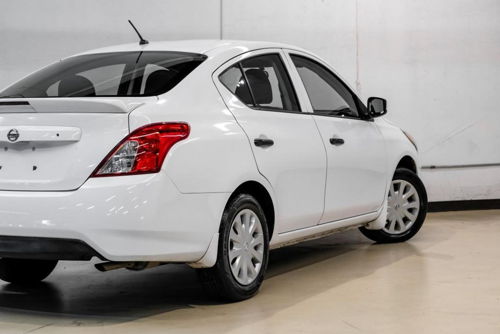 2018 Fresh Powder /Charcoal Nissan Versa 1.6 S Plus (3N1CN7AP8JL) with an 1.6L 4-Cylinder DOHC 16V engine, CVT transmission, located at 15300 Midway Rd., Addison, TX, 75001, (972) 702-0011, 32.958321, -96.838074- Photo#11