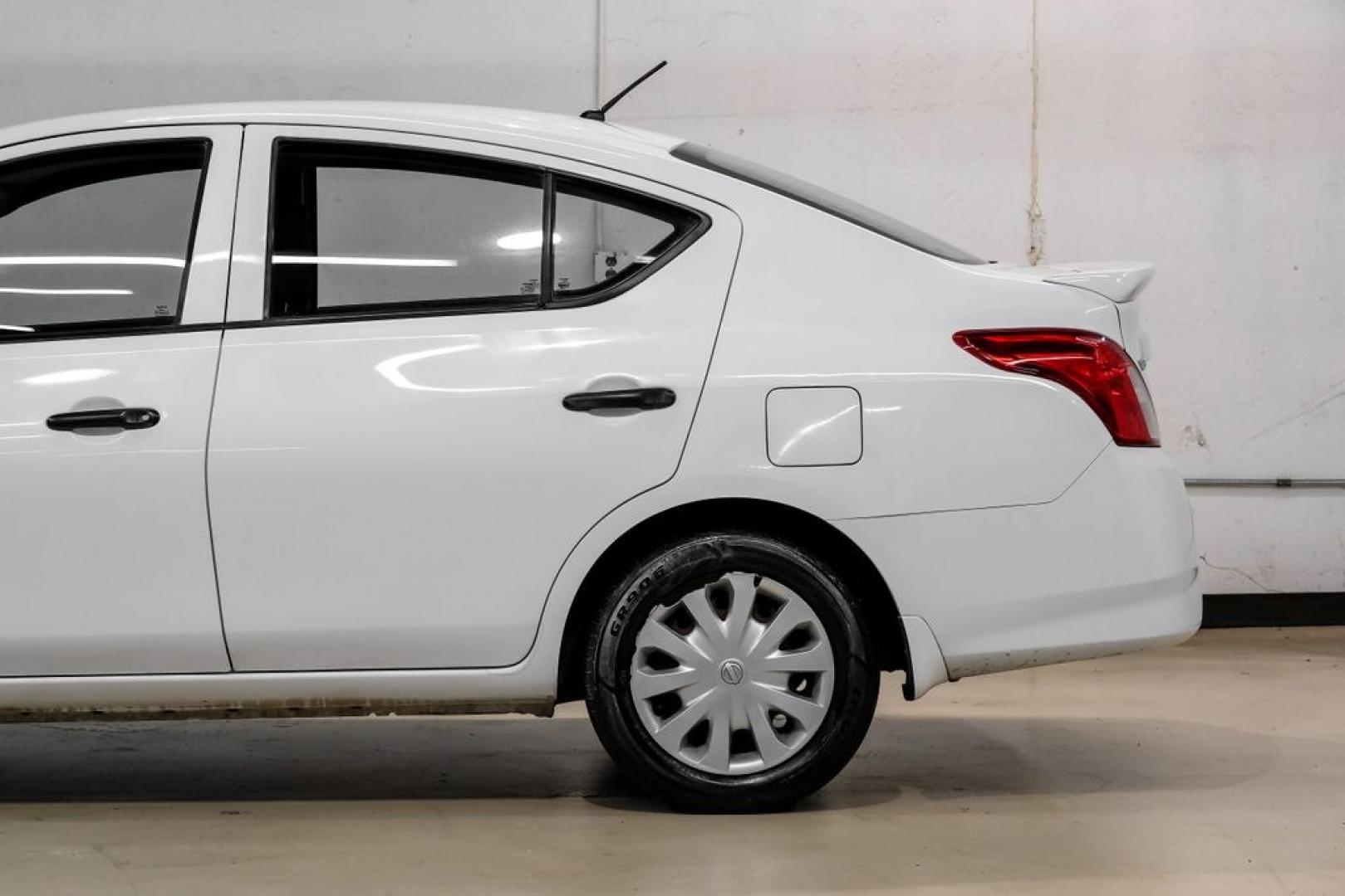 2018 Fresh Powder /Charcoal Nissan Versa 1.6 S Plus (3N1CN7AP8JL) with an 1.6L 4-Cylinder DOHC 16V engine, CVT transmission, located at 15300 Midway Rd., Addison, TX, 75001, (972) 702-0011, 32.958321, -96.838074- Photo#16