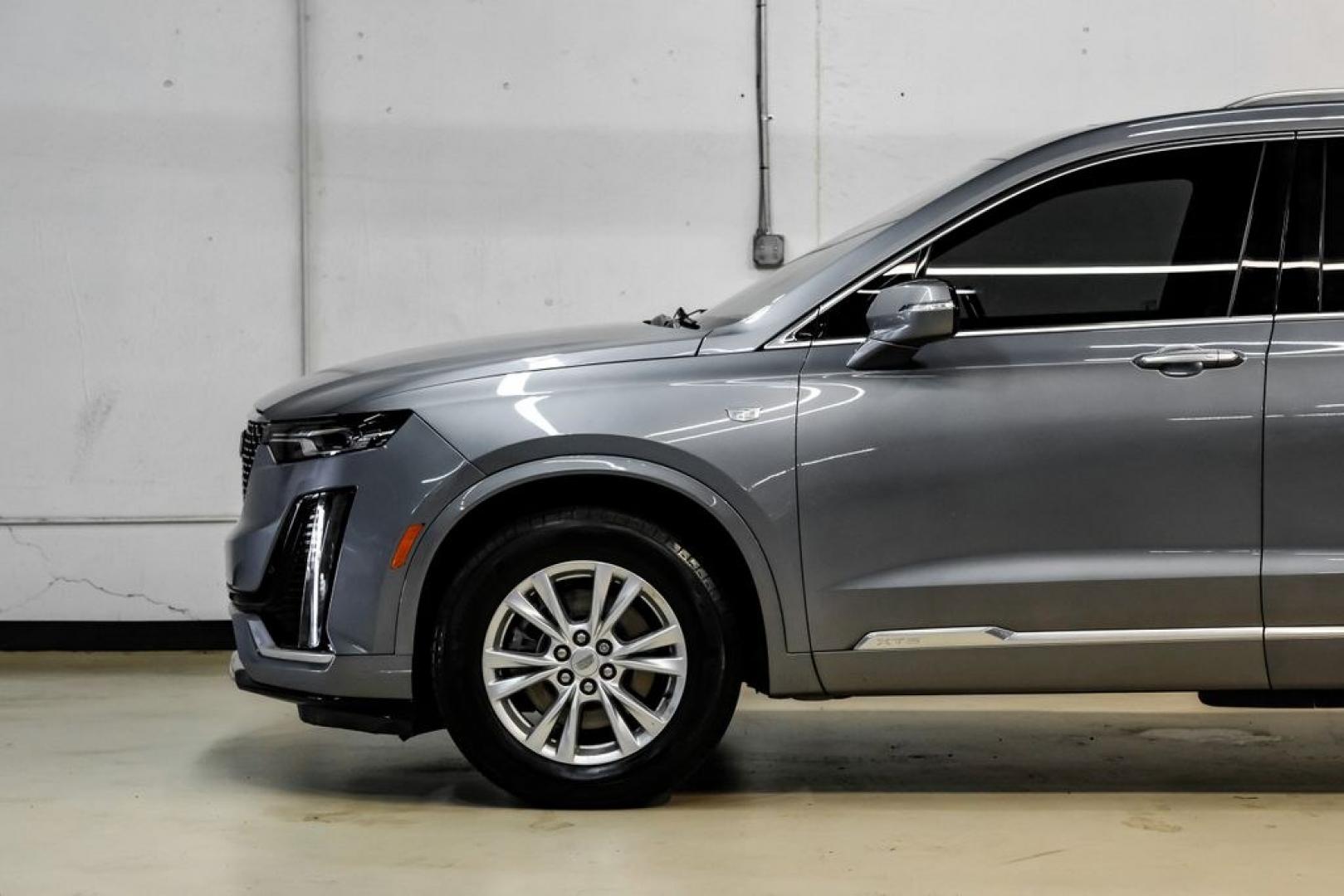 2021 Steel Metallic /Jet Black Cadillac XT6 Luxury (1GYKPAR44MZ) with an 2.0L Turbocharged engine, Automatic transmission, located at 15300 Midway Rd., Addison, TX, 75001, (972) 702-0011, 32.958321, -96.838074- Photo#16