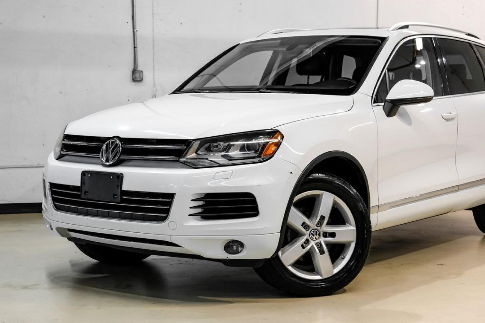 2014 Pure White /Saddle Brown Volkswagen Touareg 3.6L (WVGEF9BPXED) with an 3.6L V6 DOHC engine, Automatic transmission, located at 15300 Midway Rd., Addison, TX, 75001, (972) 702-0011, 32.958321, -96.838074- Photo#5