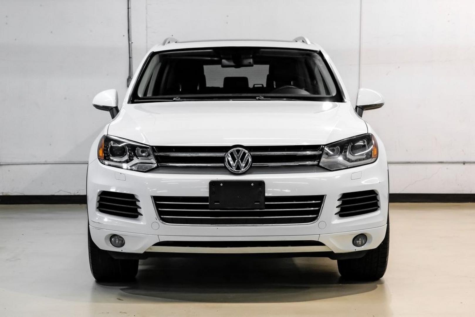 2014 Pure White /Saddle Brown Volkswagen Touareg 3.6L (WVGEF9BPXED) with an 3.6L V6 DOHC engine, Automatic transmission, located at 15300 Midway Rd., Addison, TX, 75001, (972) 702-0011, 32.958321, -96.838074- Photo#7