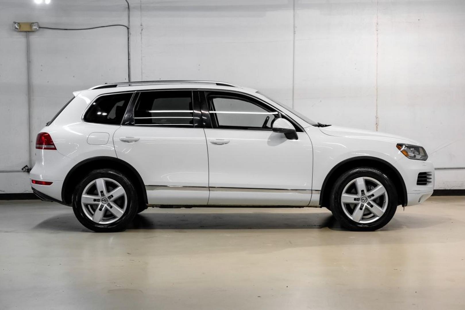 2014 Pure White /Saddle Brown Volkswagen Touareg 3.6L (WVGEF9BPXED) with an 3.6L V6 DOHC engine, Automatic transmission, located at 15300 Midway Rd., Addison, TX, 75001, (972) 702-0011, 32.958321, -96.838074- Photo#9