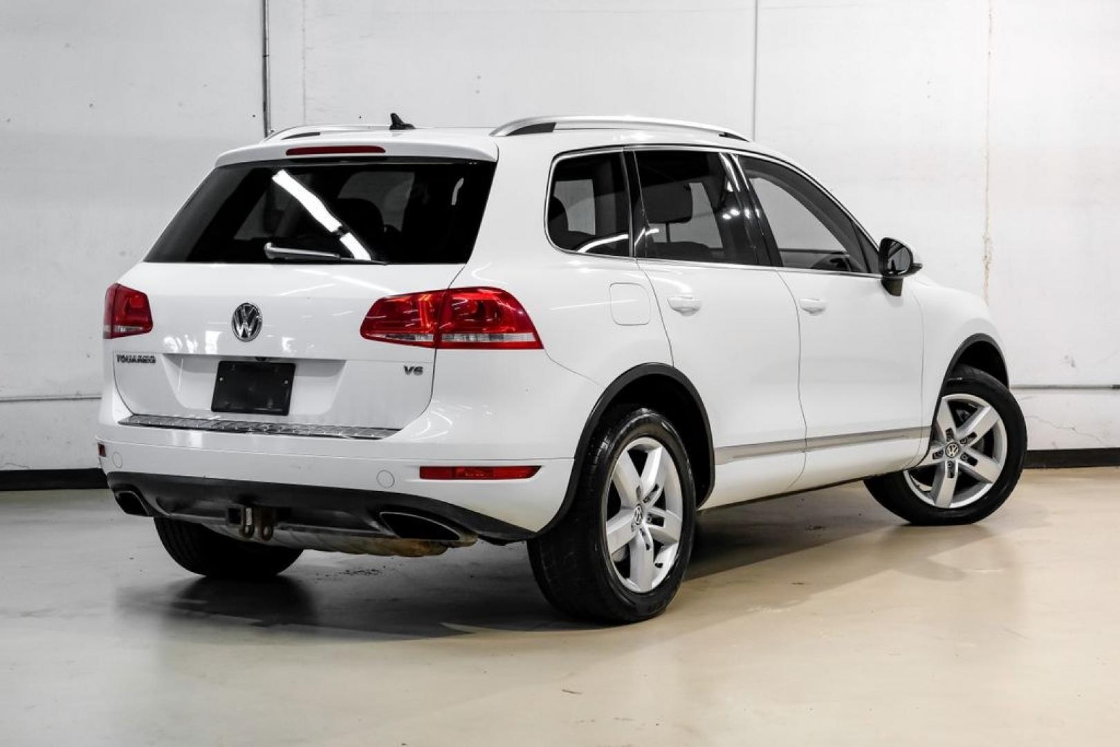 2014 Pure White /Saddle Brown Volkswagen Touareg 3.6L (WVGEF9BPXED) with an 3.6L V6 DOHC engine, Automatic transmission, located at 15300 Midway Rd., Addison, TX, 75001, (972) 702-0011, 32.958321, -96.838074- Photo#10
