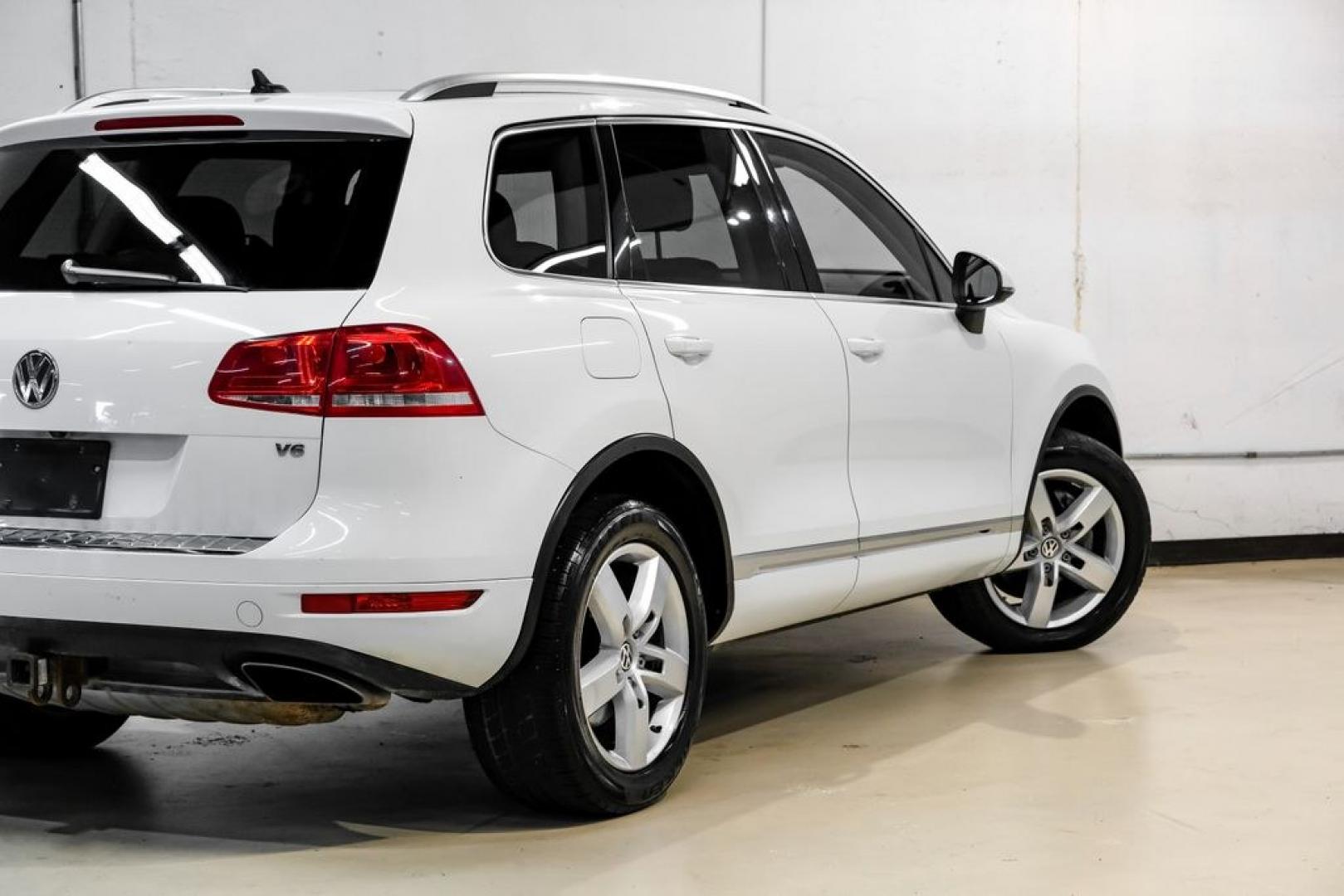 2014 Pure White /Saddle Brown Volkswagen Touareg 3.6L (WVGEF9BPXED) with an 3.6L V6 DOHC engine, Automatic transmission, located at 15300 Midway Rd., Addison, TX, 75001, (972) 702-0011, 32.958321, -96.838074- Photo#12