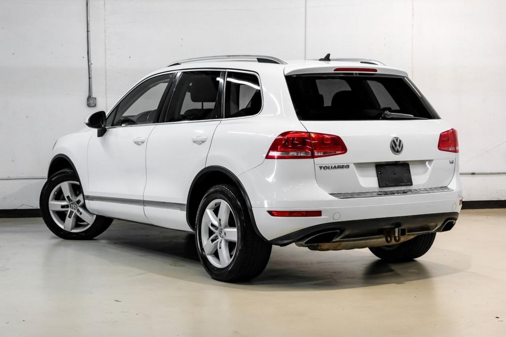 2014 Pure White /Saddle Brown Volkswagen Touareg 3.6L (WVGEF9BPXED) with an 3.6L V6 DOHC engine, Automatic transmission, located at 15300 Midway Rd., Addison, TX, 75001, (972) 702-0011, 32.958321, -96.838074- Photo#14