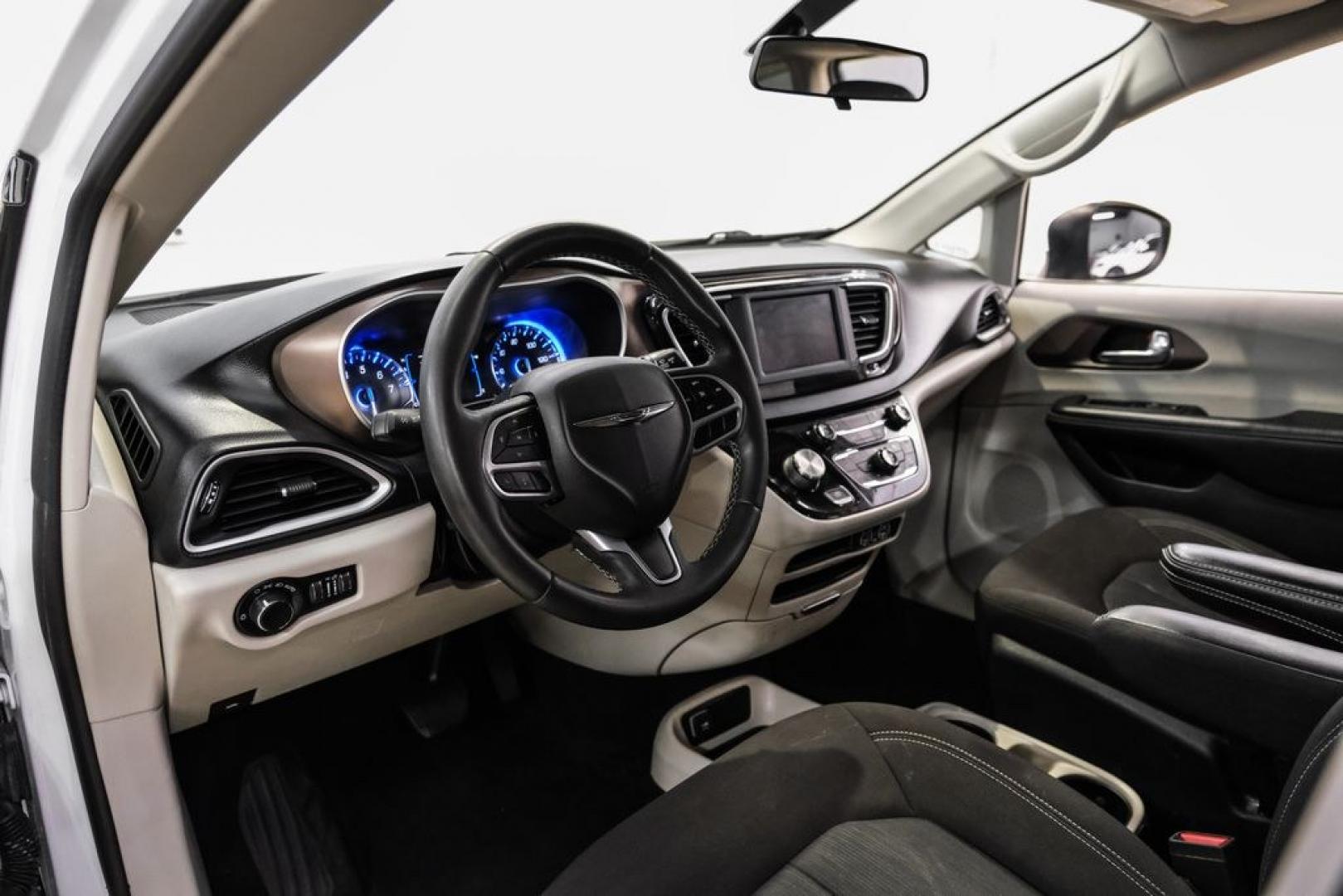 2022 Bright White Clearcoat /Black Chrysler Voyager LX (2C4RC1CG7NR) with an 3.6L V6 24V VVT engine, Automatic transmission, located at 15300 Midway Rd., Addison, TX, 75001, (972) 702-0011, 32.958321, -96.838074- Photo#2
