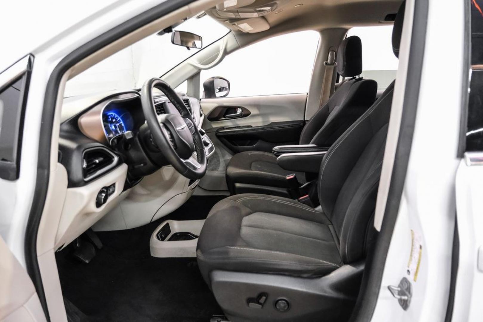 2022 Bright White Clearcoat /Black Chrysler Voyager LX (2C4RC1CG7NR) with an 3.6L V6 24V VVT engine, Automatic transmission, located at 15300 Midway Rd., Addison, TX, 75001, (972) 702-0011, 32.958321, -96.838074- Photo#3