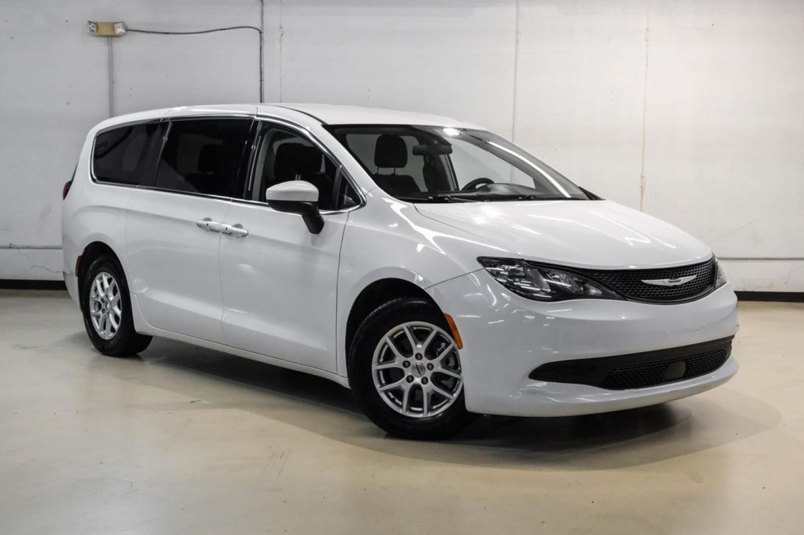 2022 Bright White Clearcoat /Black Chrysler Voyager LX (2C4RC1CG7NR) with an 3.6L V6 24V VVT engine, Automatic transmission, located at 15300 Midway Rd., Addison, TX, 75001, (972) 702-0011, 32.958321, -96.838074- Photo#5