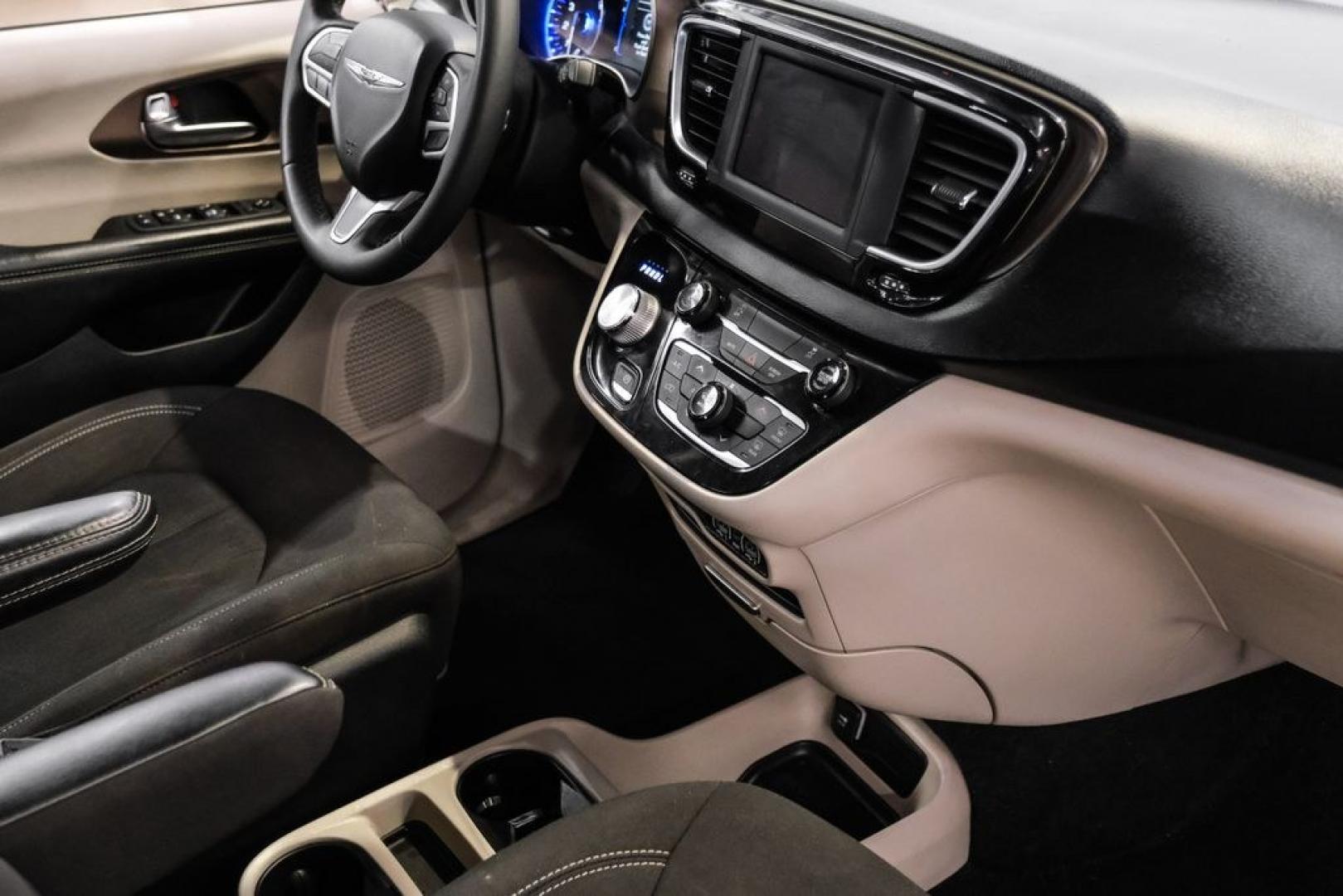 2022 Bright White Clearcoat /Black Chrysler Voyager LX (2C4RC1CG7NR) with an 3.6L V6 24V VVT engine, Automatic transmission, located at 15300 Midway Rd., Addison, TX, 75001, (972) 702-0011, 32.958321, -96.838074- Photo#20