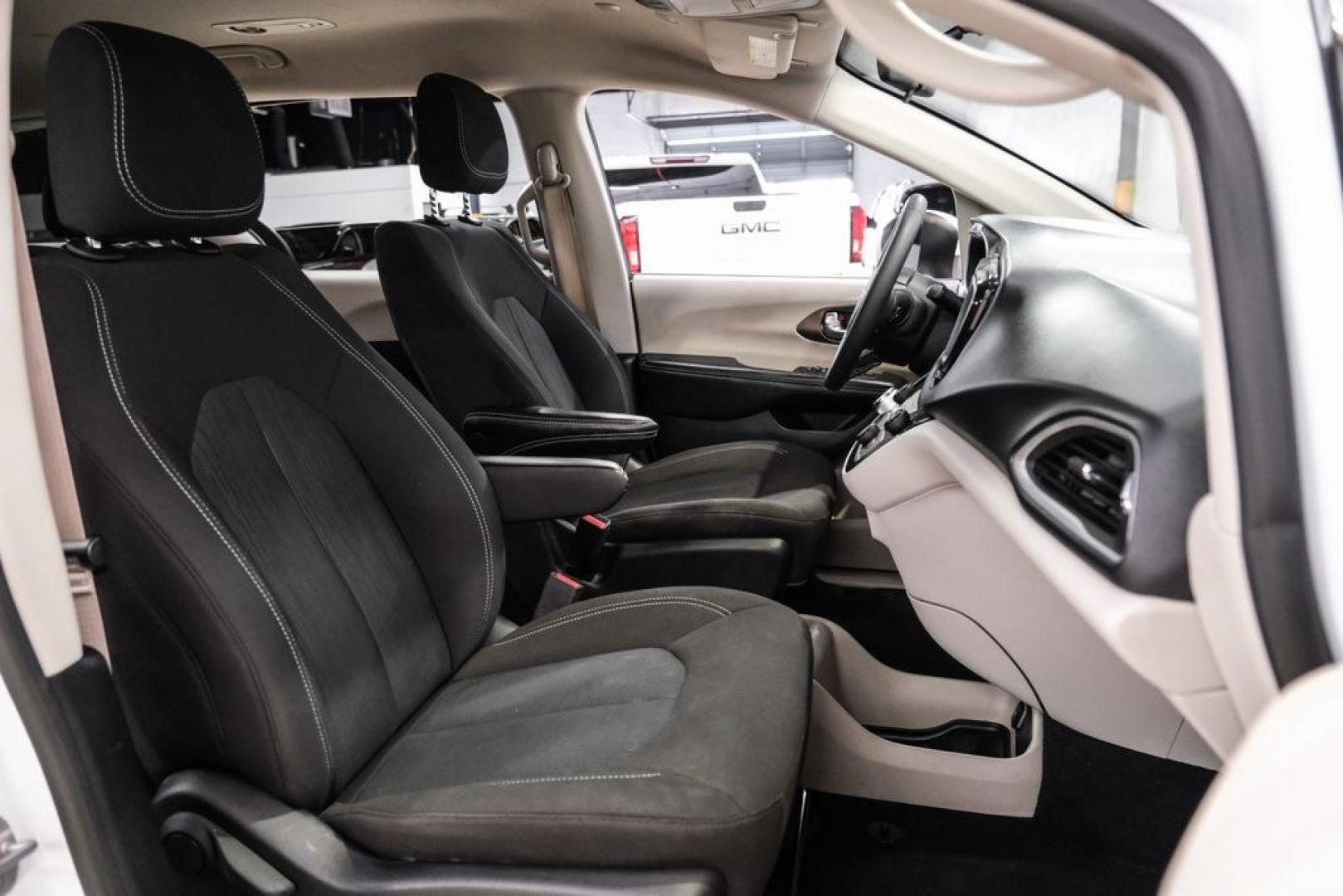 2022 Bright White Clearcoat /Black Chrysler Voyager LX (2C4RC1CG7NR) with an 3.6L V6 24V VVT engine, Automatic transmission, located at 15300 Midway Rd., Addison, TX, 75001, (972) 702-0011, 32.958321, -96.838074- Photo#32