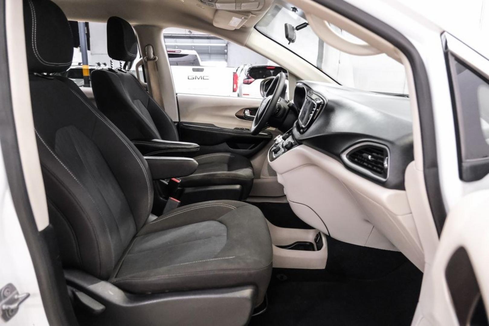 2022 Bright White Clearcoat /Black Chrysler Voyager LX (2C4RC1CG7NR) with an 3.6L V6 24V VVT engine, Automatic transmission, located at 15300 Midway Rd., Addison, TX, 75001, (972) 702-0011, 32.958321, -96.838074- Photo#33