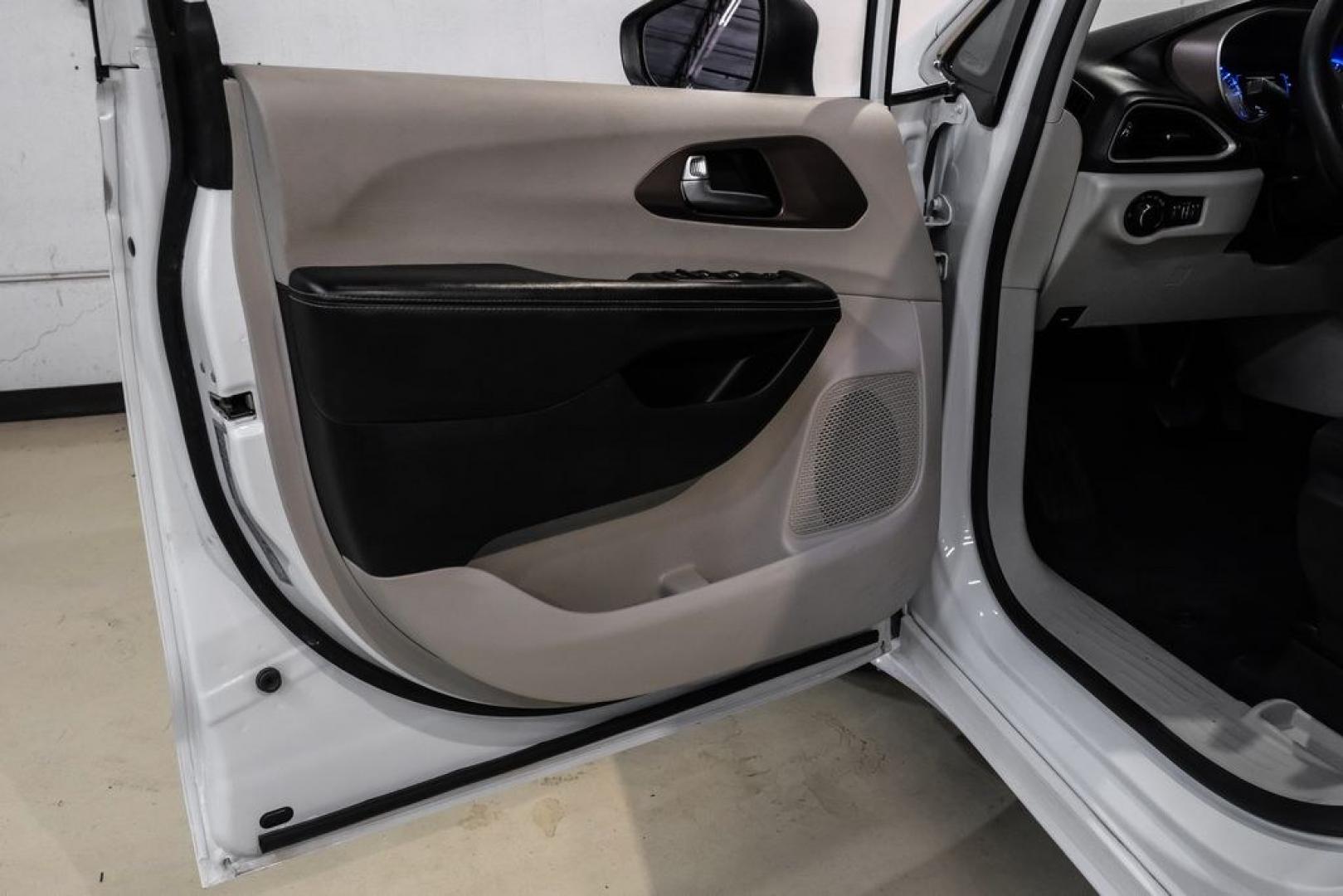 2022 Bright White Clearcoat /Black Chrysler Voyager LX (2C4RC1CG7NR) with an 3.6L V6 24V VVT engine, Automatic transmission, located at 15300 Midway Rd., Addison, TX, 75001, (972) 702-0011, 32.958321, -96.838074- Photo#39