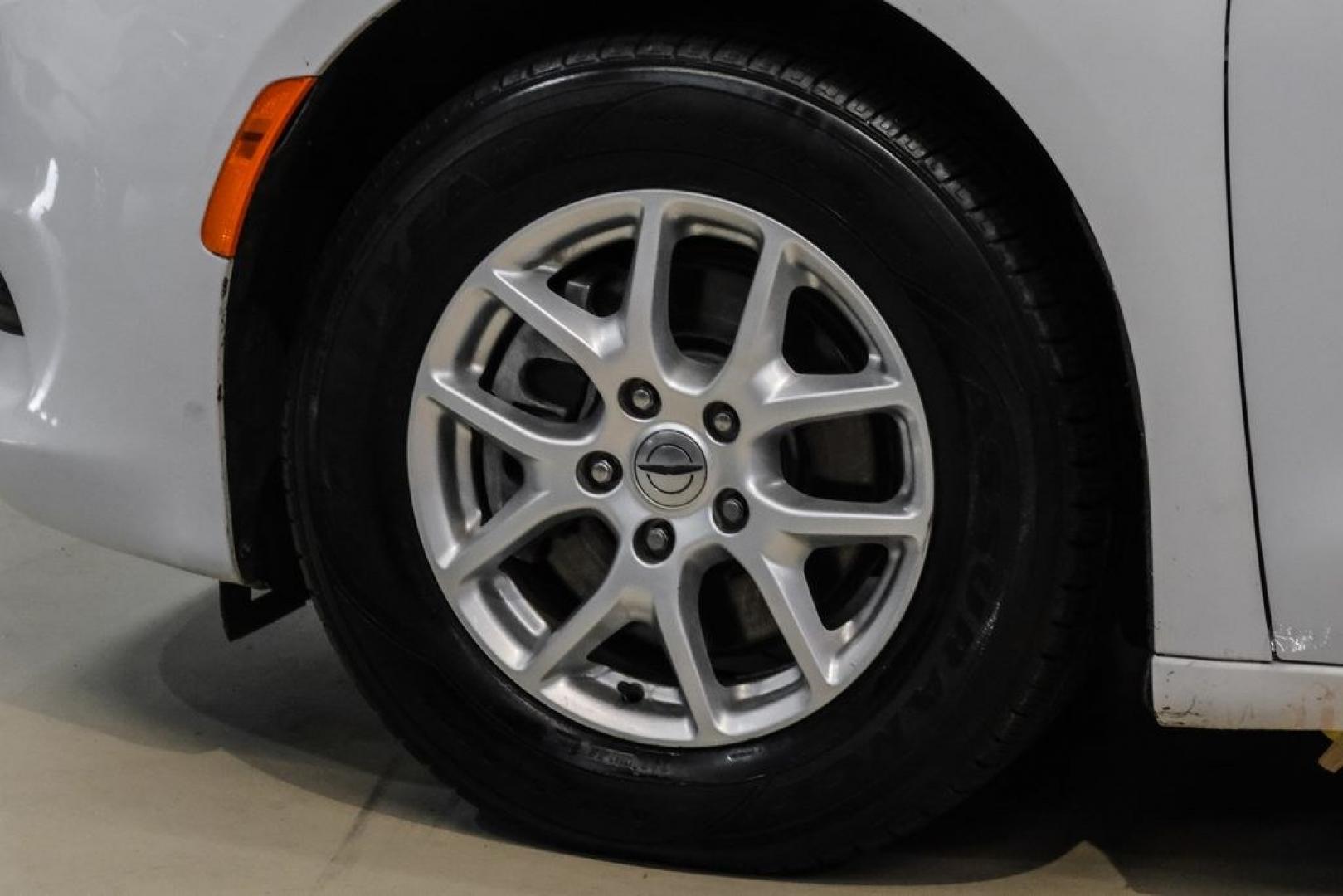 2022 Bright White Clearcoat /Black Chrysler Voyager LX (2C4RC1CG7NR) with an 3.6L V6 24V VVT engine, Automatic transmission, located at 15300 Midway Rd., Addison, TX, 75001, (972) 702-0011, 32.958321, -96.838074- Photo#50