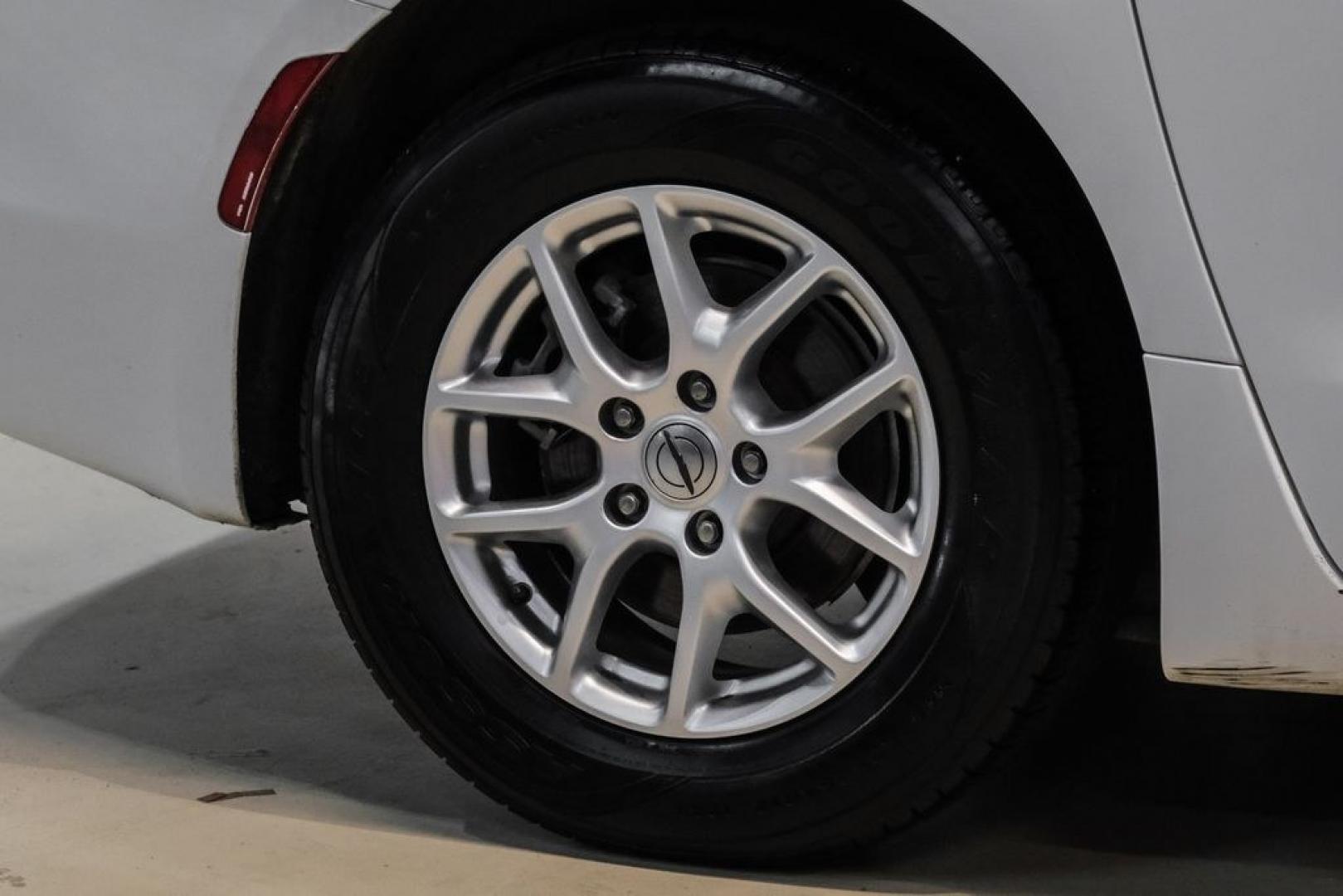 2022 Bright White Clearcoat /Black Chrysler Voyager LX (2C4RC1CG7NR) with an 3.6L V6 24V VVT engine, Automatic transmission, located at 15300 Midway Rd., Addison, TX, 75001, (972) 702-0011, 32.958321, -96.838074- Photo#52