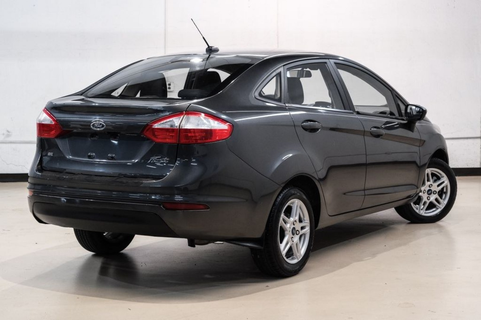 2019 Magnetic /Black Ford Fiesta SE (3FADP4BJXKM) with an 1.6L I4 Ti-VCT engine, Automatic transmission, located at 15300 Midway Rd., Addison, TX, 75001, (972) 702-0011, 32.958321, -96.838074- Photo#7