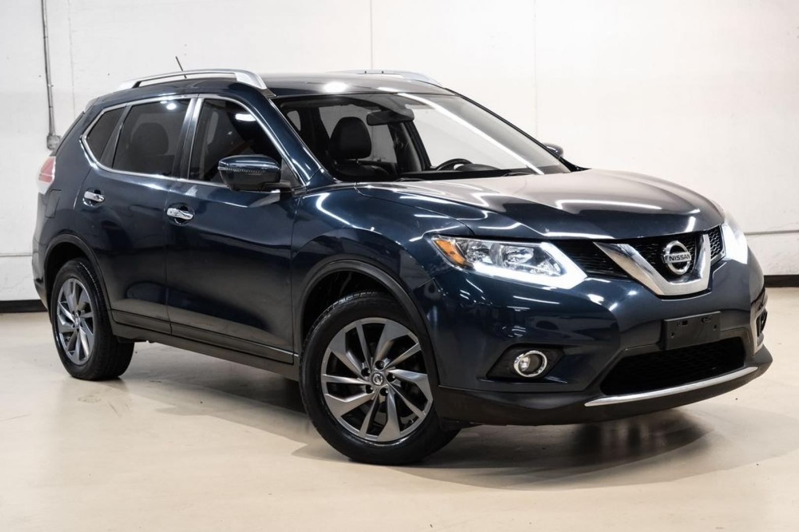 2016 Arctic Blue /Charcoal Nissan Rogue SL (JN8AT2MT9GW) with an 2.5L I4 DOHC 16V engine, CVT transmission, located at 15300 Midway Rd., Addison, TX, 75001, (972) 702-0011, 32.958321, -96.838074- Photo#2