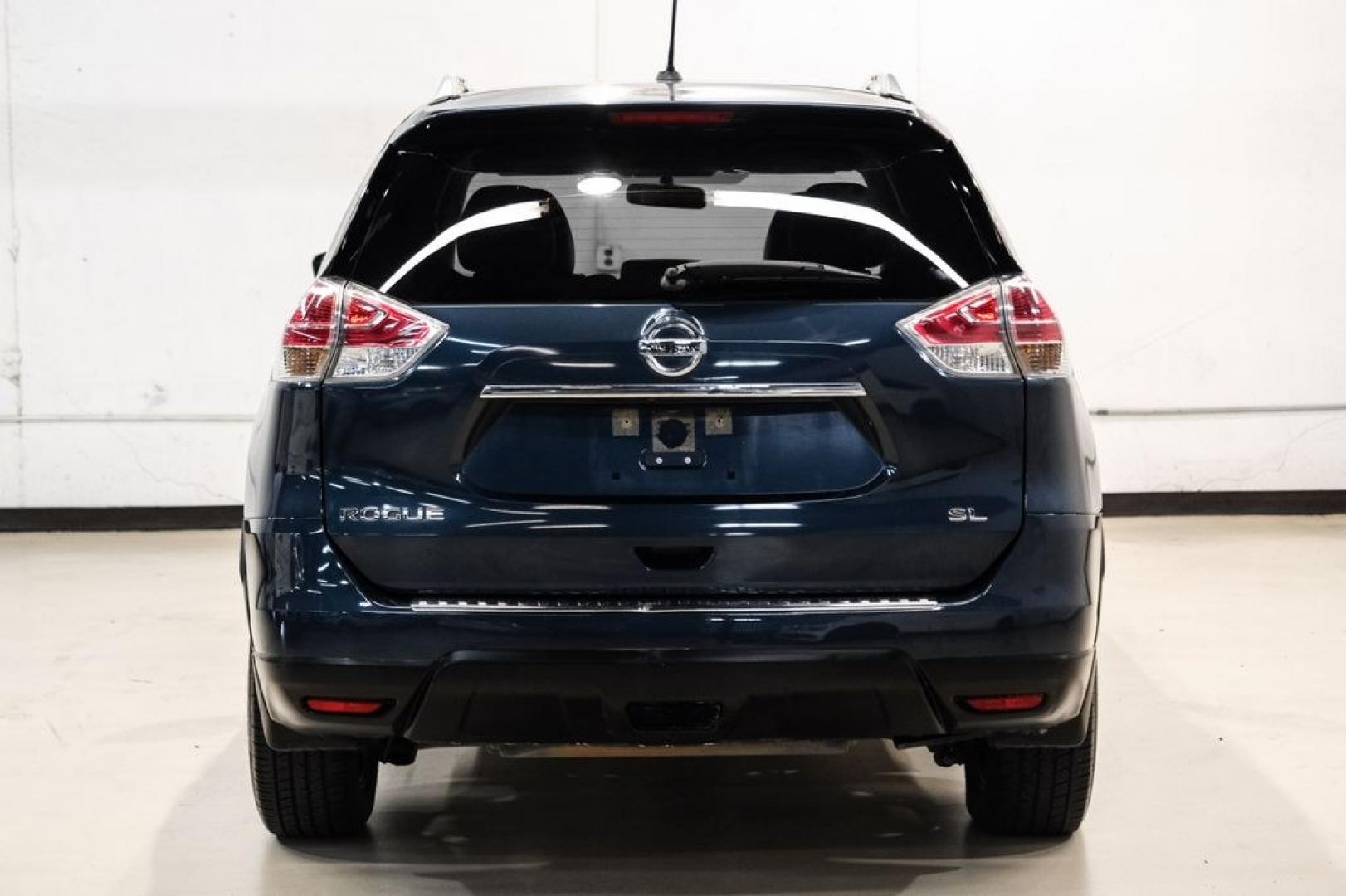 2016 Arctic Blue /Charcoal Nissan Rogue SL (JN8AT2MT9GW) with an 2.5L I4 DOHC 16V engine, CVT transmission, located at 15300 Midway Rd., Addison, TX, 75001, (972) 702-0011, 32.958321, -96.838074- Photo#5